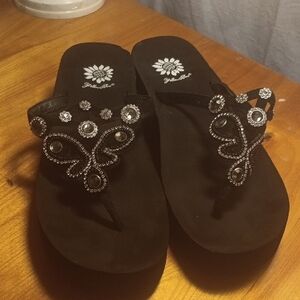 Yellow box Rhinestone Sandals Size 9